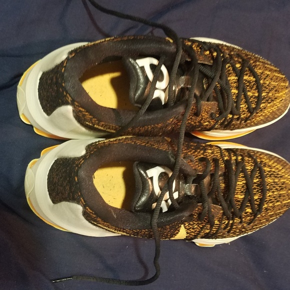 Kevin Durant sneakers size 8.5 - Picture 2 of 3